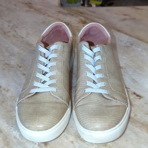 Cushionaire Sneakers